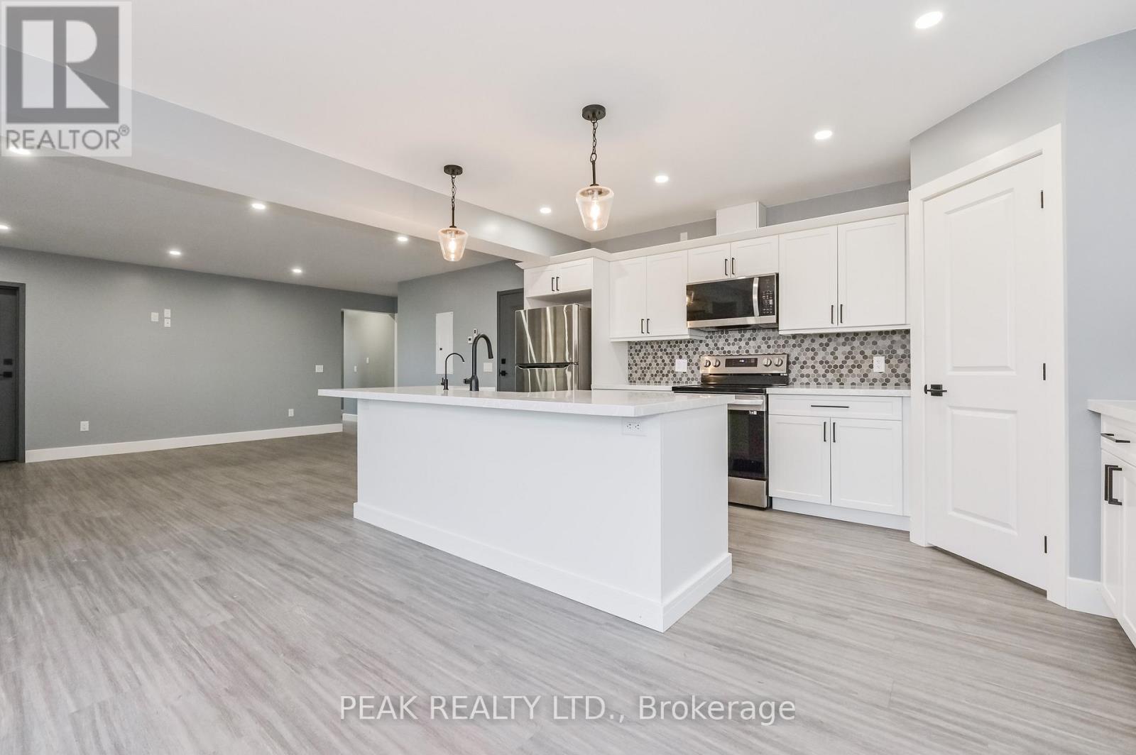 1020 Victoria Street, West Grey, Ontario  N0G 1C0 - Photo 22 - X12453254
