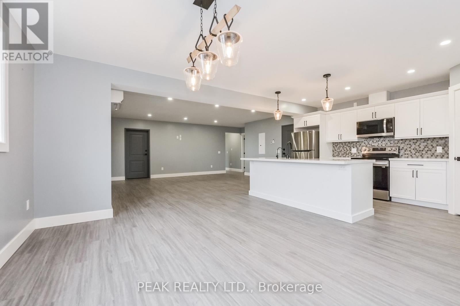 1020 Victoria Street, West Grey, Ontario  N0G 1C0 - Photo 27 - X12453254