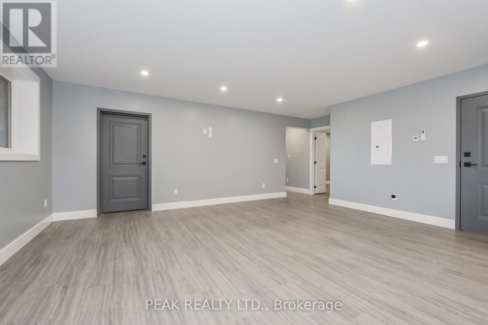 1020 Victoria Street, West Grey, Ontario  N0G 1C0 - Photo 28 - X12453254