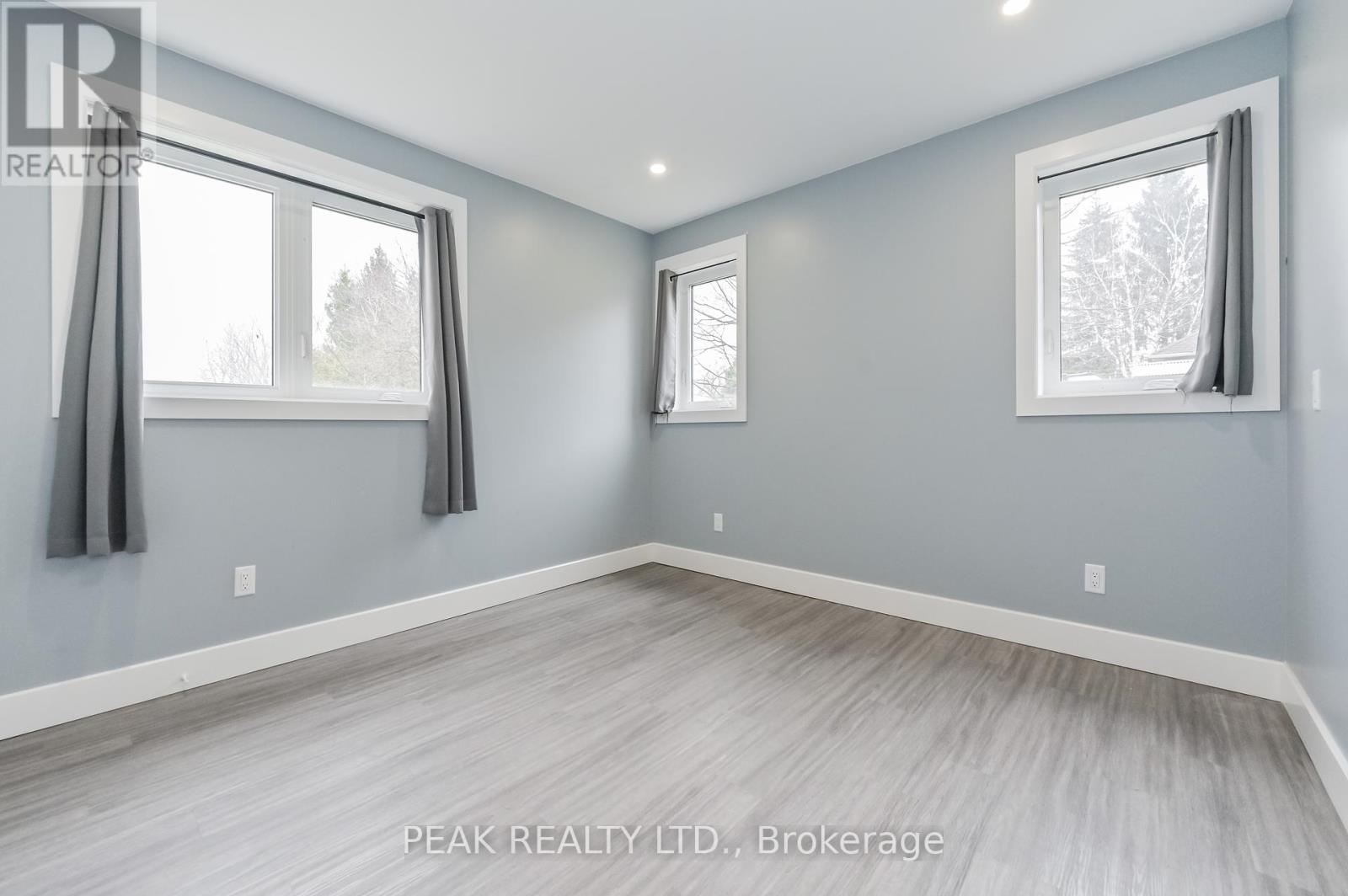 1020 Victoria Street, West Grey, Ontario  N0G 1C0 - Photo 33 - X12453254
