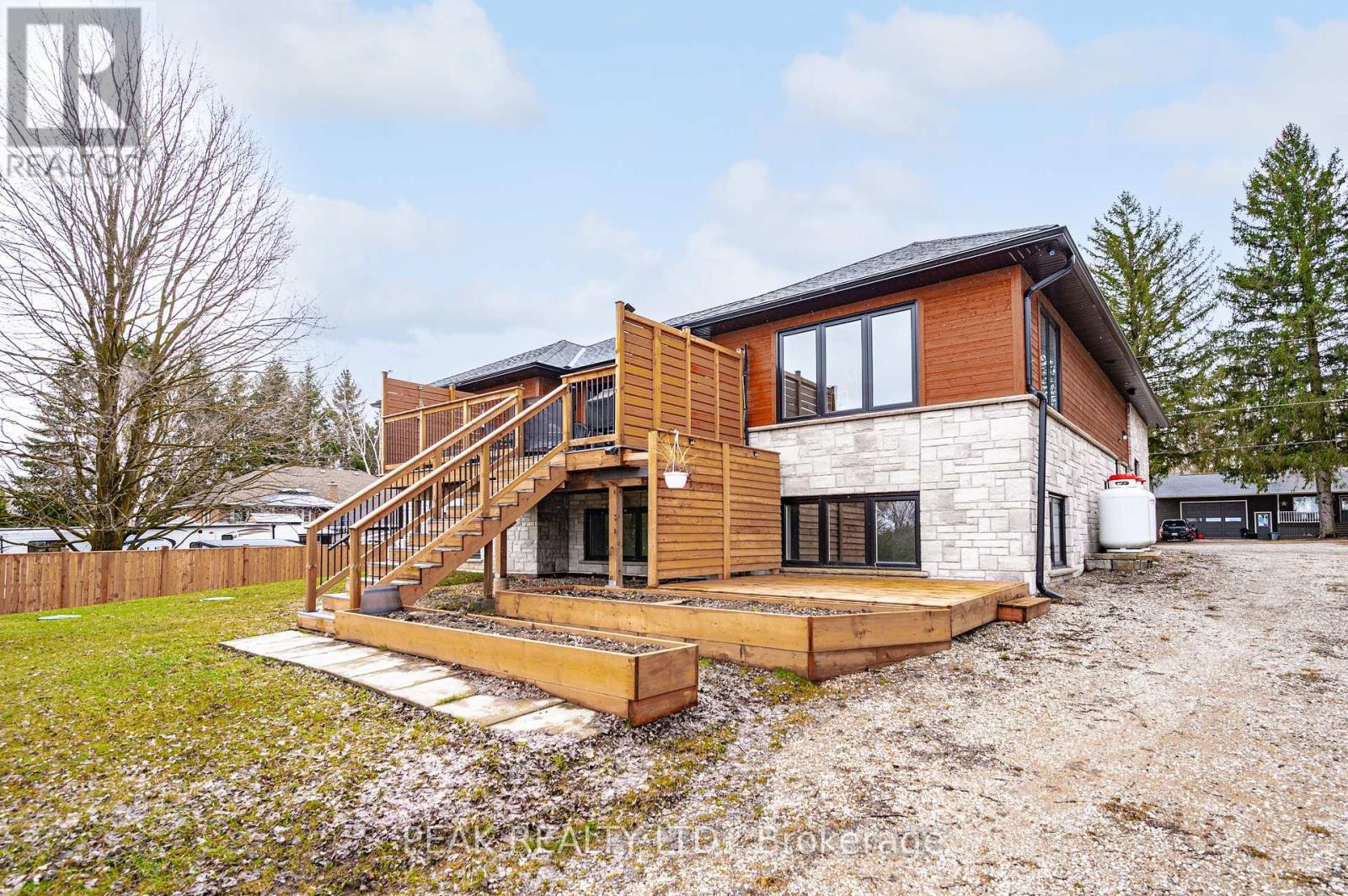 1020 Victoria Street, West Grey, Ontario  N0G 1C0 - Photo 37 - X12453254