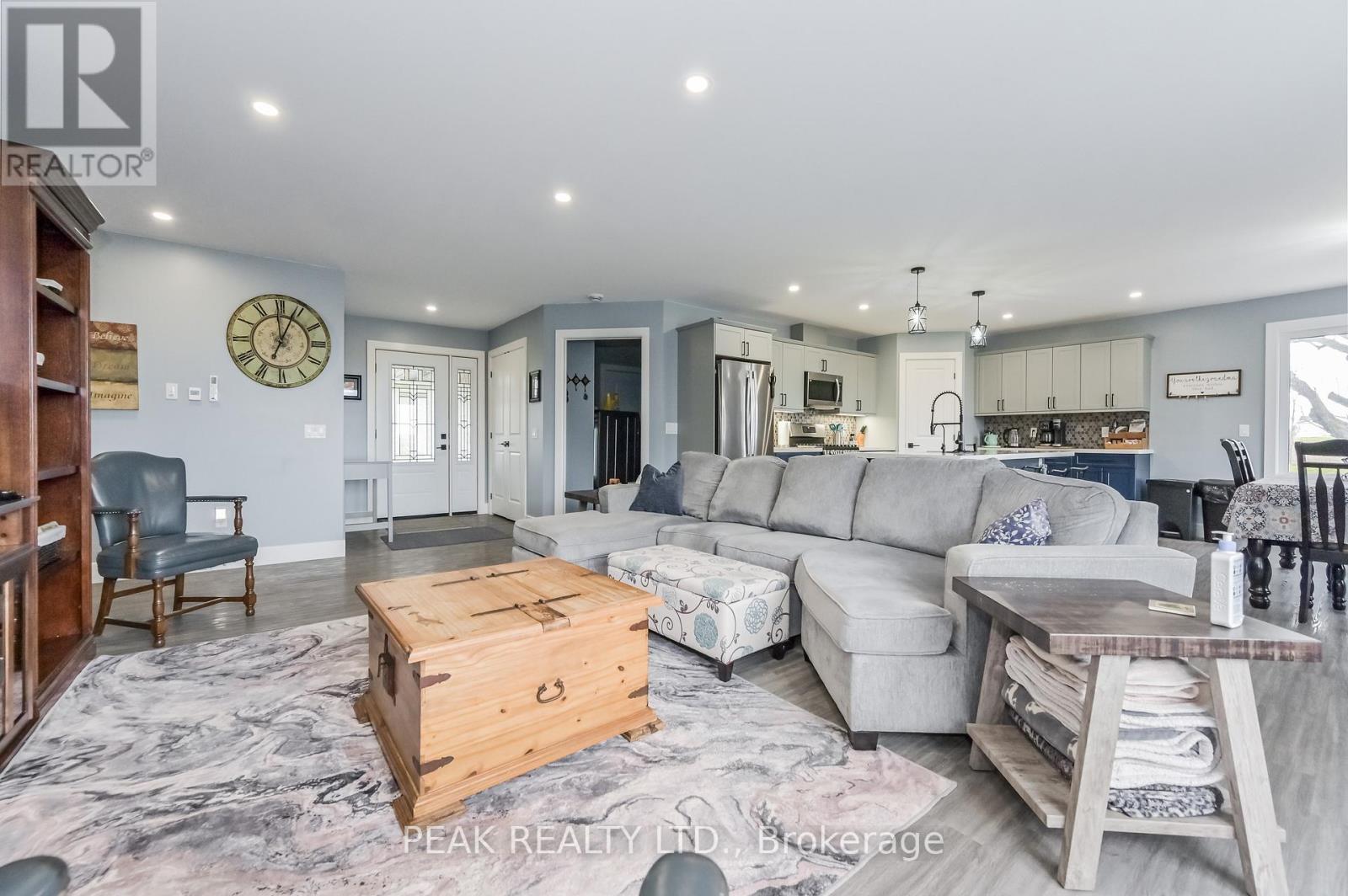 1020 Victoria Street, West Grey, Ontario  N0G 1C0 - Photo 4 - X12453254