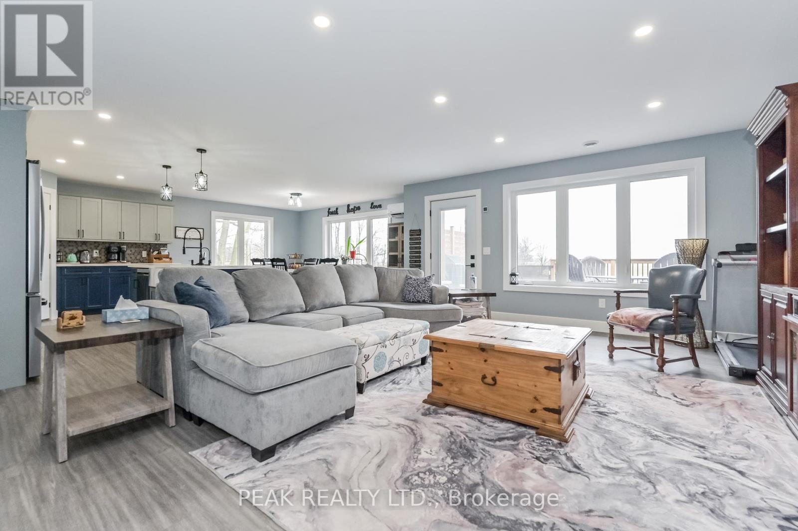 1020 Victoria Street, West Grey, Ontario  N0G 1C0 - Photo 6 - X12453254