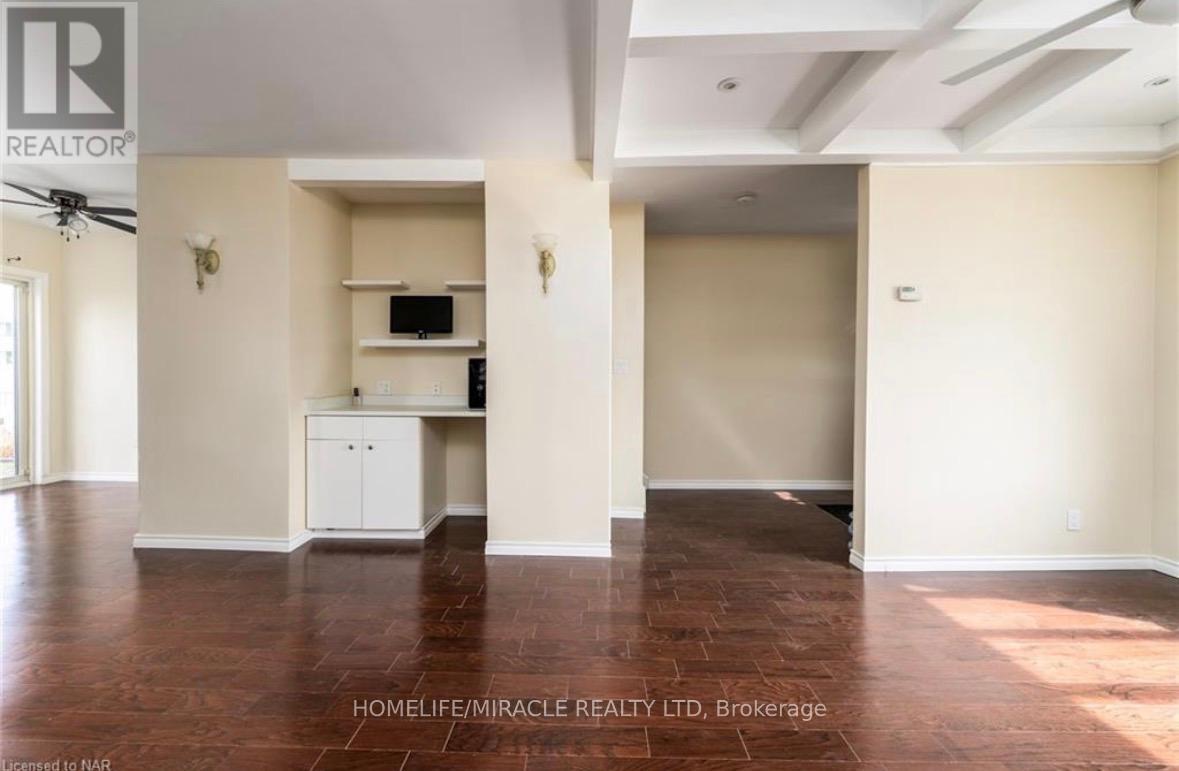 4249 Elgin Street, Niagara Falls, Ontario  L2E 2X7 - Photo 10 - X12448446