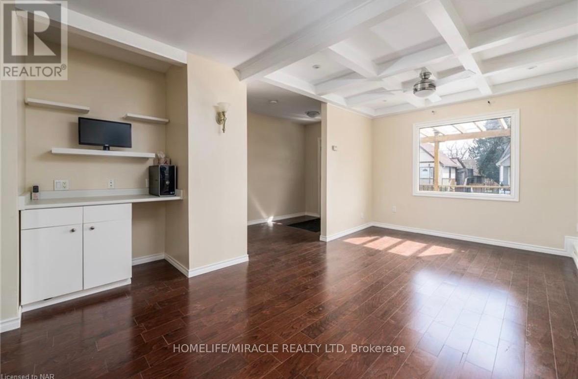 4249 Elgin Street, Niagara Falls, Ontario  L2E 2X7 - Photo 7 - X12448446