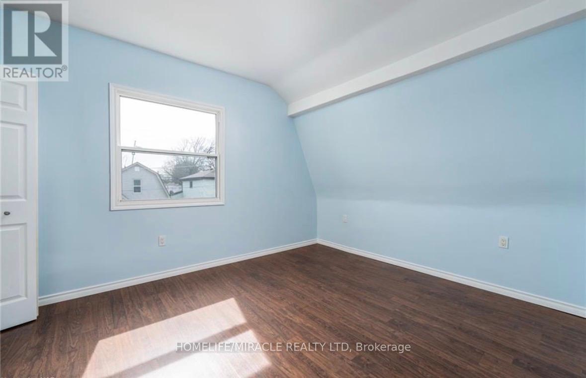 4249 Elgin Street, Niagara Falls, Ontario  L2E 2X7 - Photo 16 - X12448446