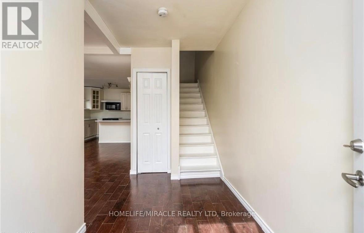 4249 Elgin Street, Niagara Falls, Ontario  L2E 2X7 - Photo 5 - X12448446