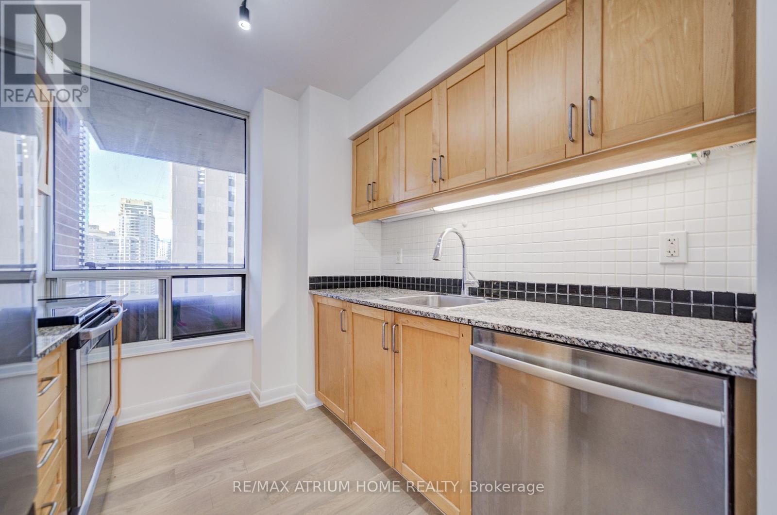 1810 - 33 Sheppard Avenue E, Toronto, Ontario  M2N 7K1 - Photo 10 - C12453263