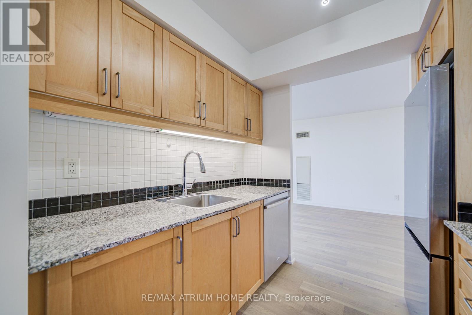 1810 - 33 Sheppard Avenue E, Toronto, Ontario  M2N 7K1 - Photo 11 - C12453263