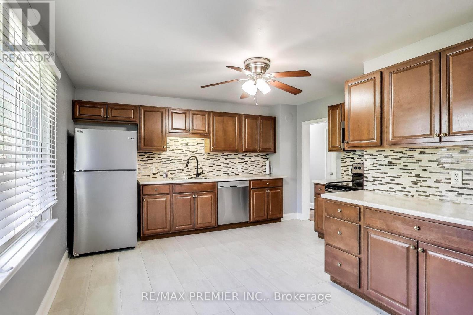 5 Golfdale Road, Barrie, Ontario  L4N 6R5 - Photo 9 - S12453266