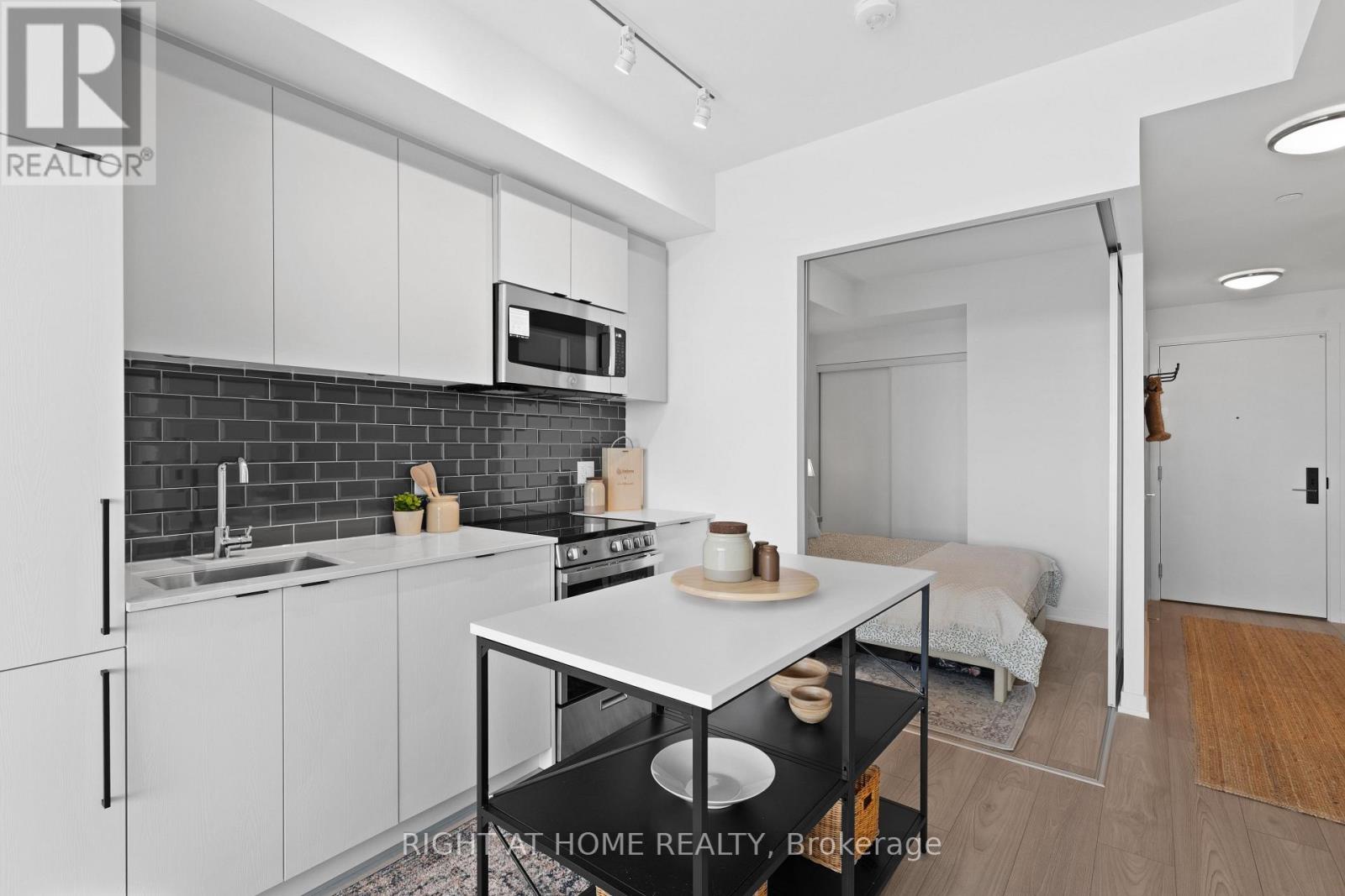 1014 - 285 Dufferin Street, Toronto, Ontario  M6K 0J2 - Photo 2 - W12453267