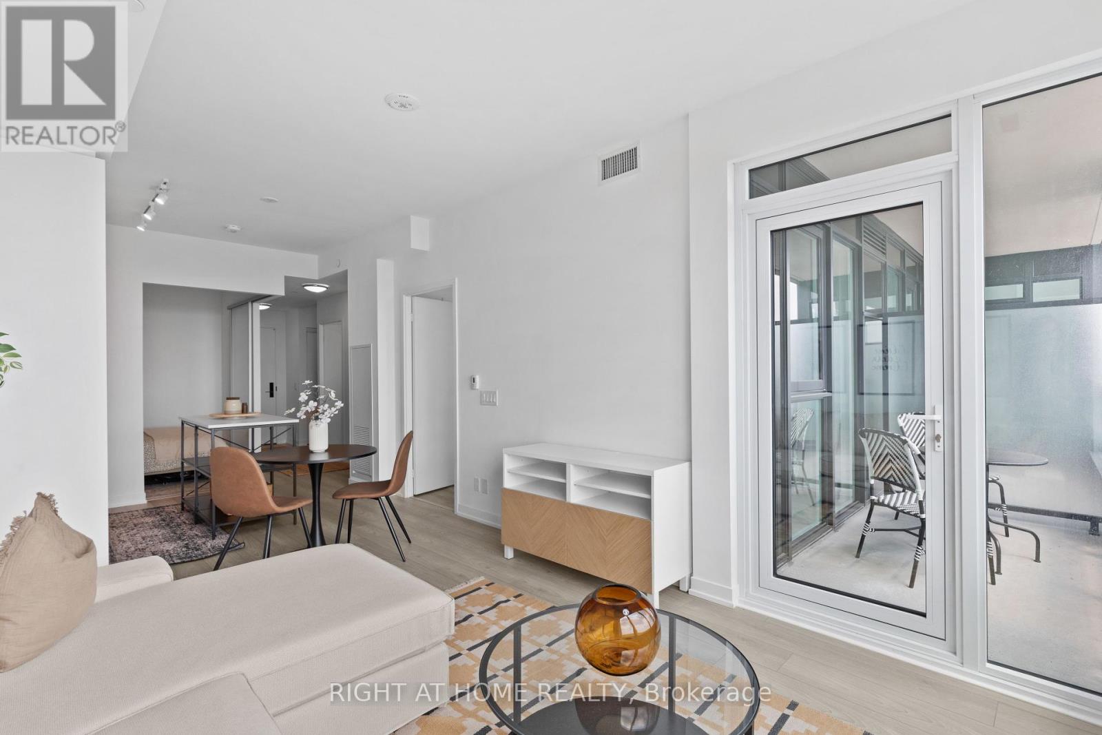 1014 - 285 Dufferin Street, Toronto, Ontario  M6K 0J2 - Photo 7 - W12453267