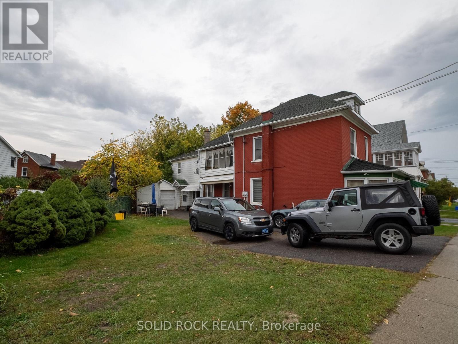 98 Elmsley Street N, Smiths Falls, Ontario  K7A 2H2 - Photo 2 - X12453280