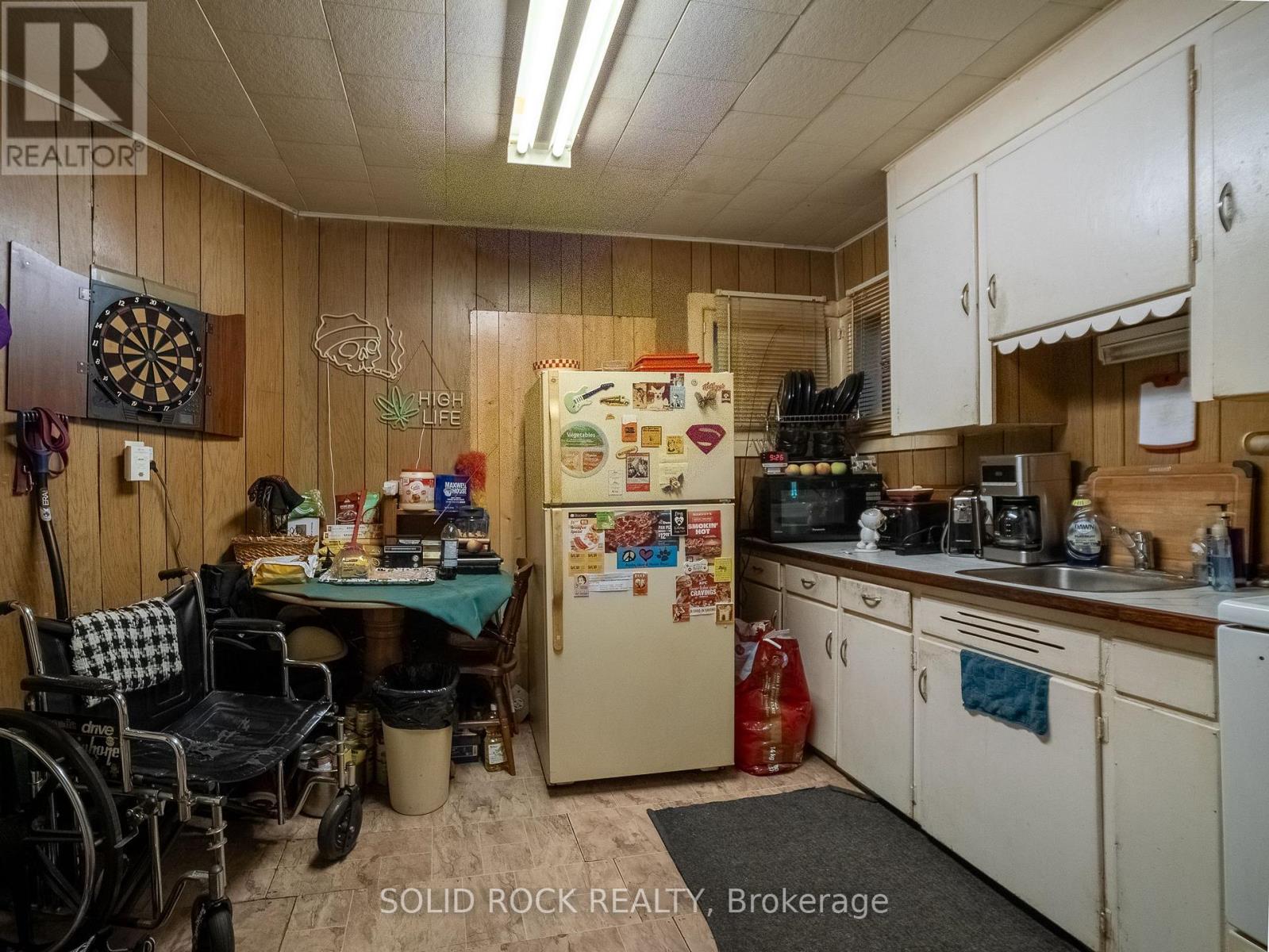 98 Elmsley Street N, Smiths Falls, Ontario  K7A 2H2 - Photo 27 - X12453280