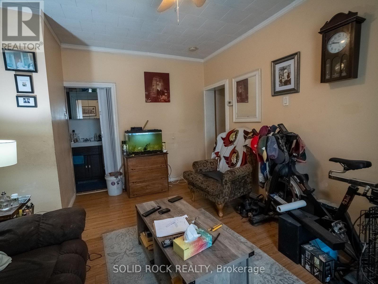 98 Elmsley Street N, Smiths Falls, Ontario  K7A 2H2 - Photo 8 - X12453280