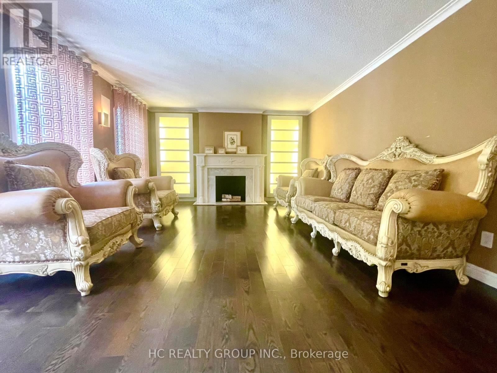 376 Banbury Road, Toronto, Ontario  M2L 2B9 - Photo 5 - C12453275