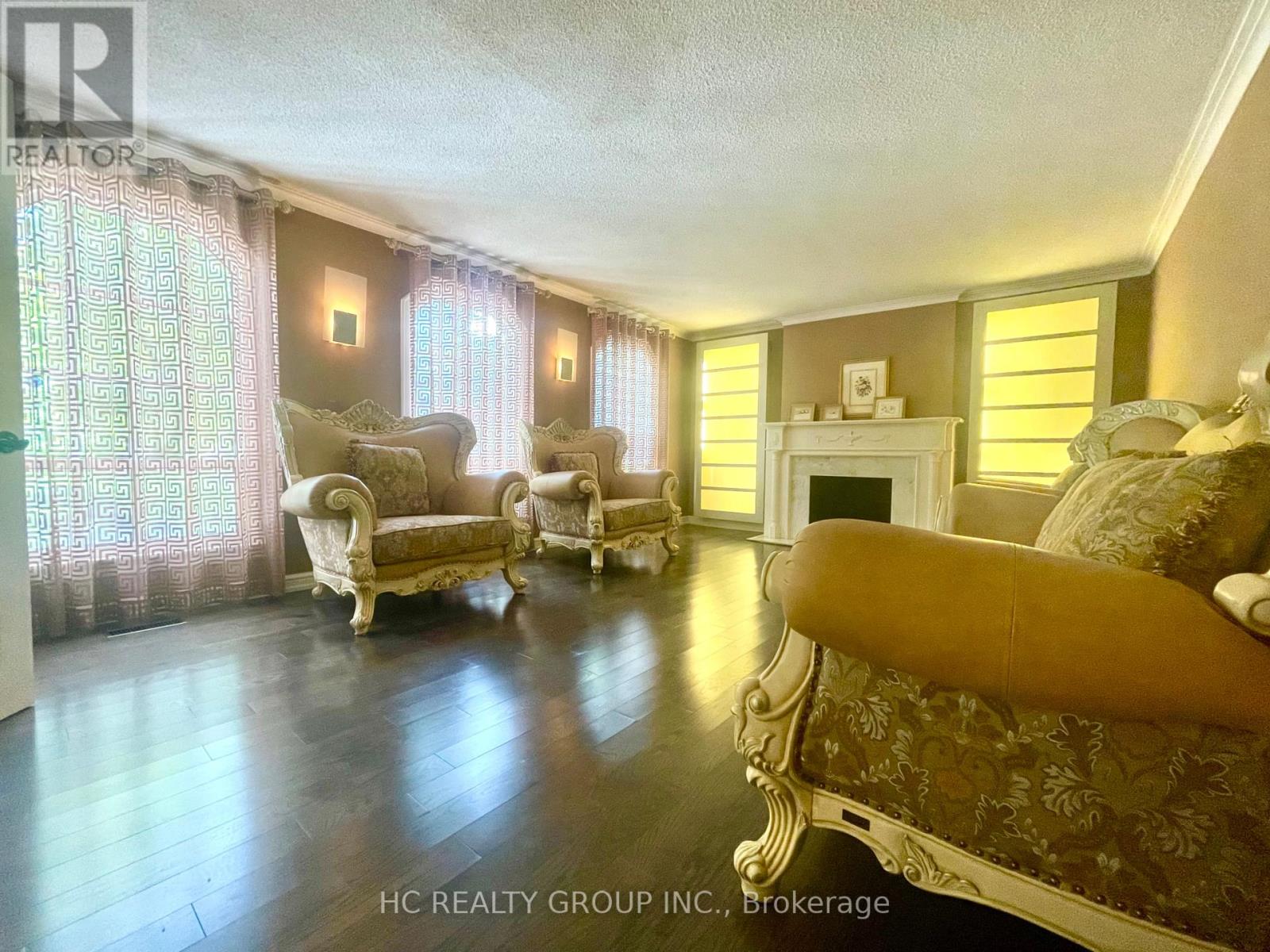 376 Banbury Road, Toronto, Ontario  M2L 2B9 - Photo 6 - C12453275
