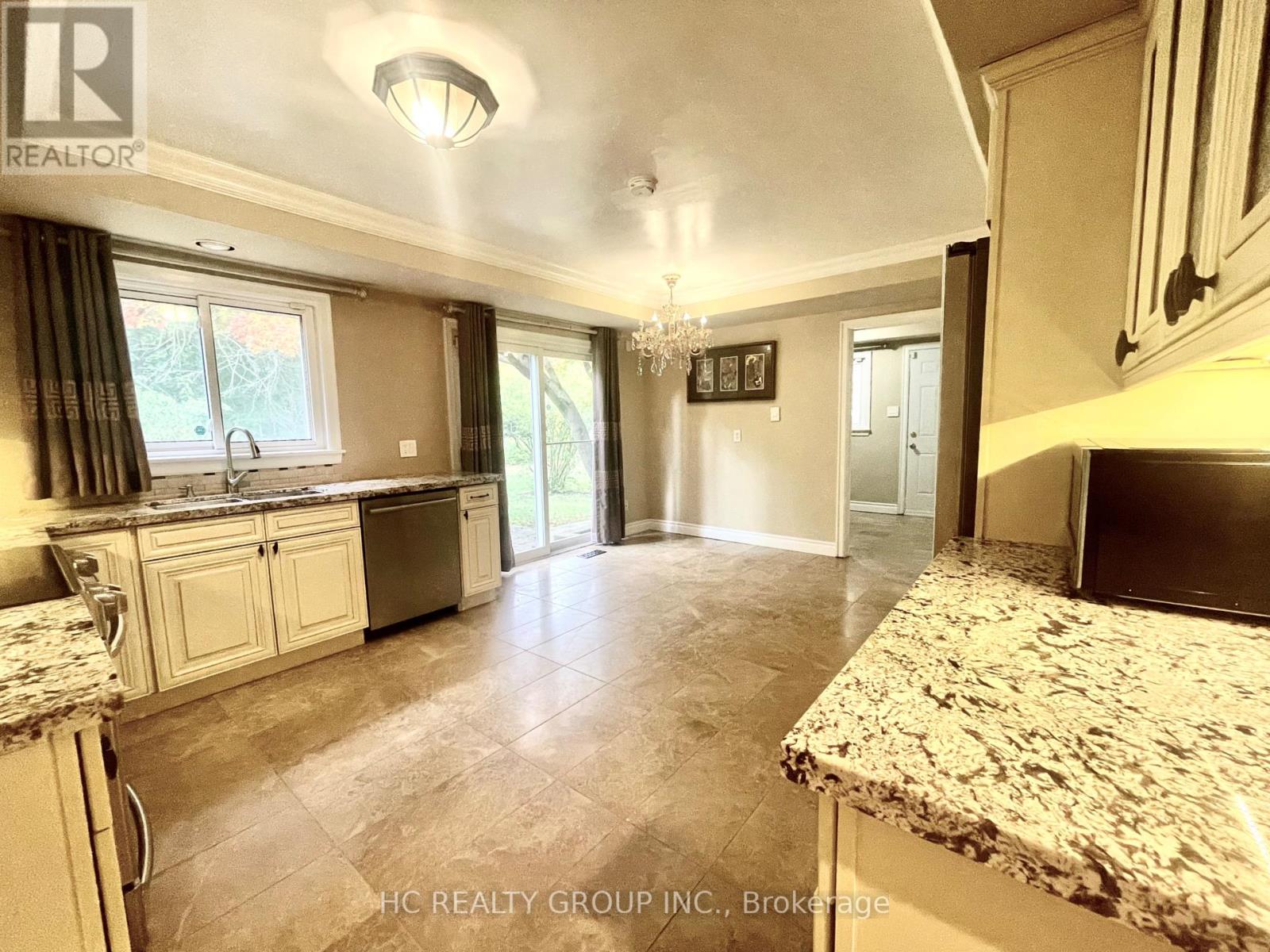 376 Banbury Road, Toronto, Ontario  M2L 2B9 - Photo 7 - C12453275