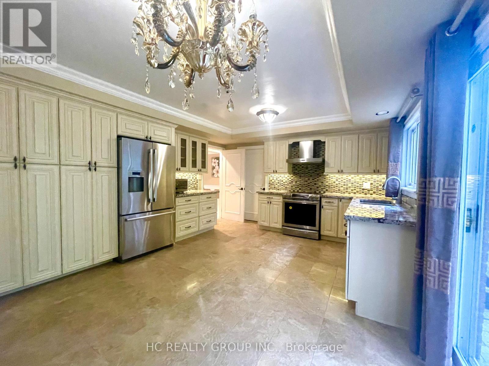 376 Banbury Road, Toronto, Ontario  M2L 2B9 - Photo 8 - C12453275