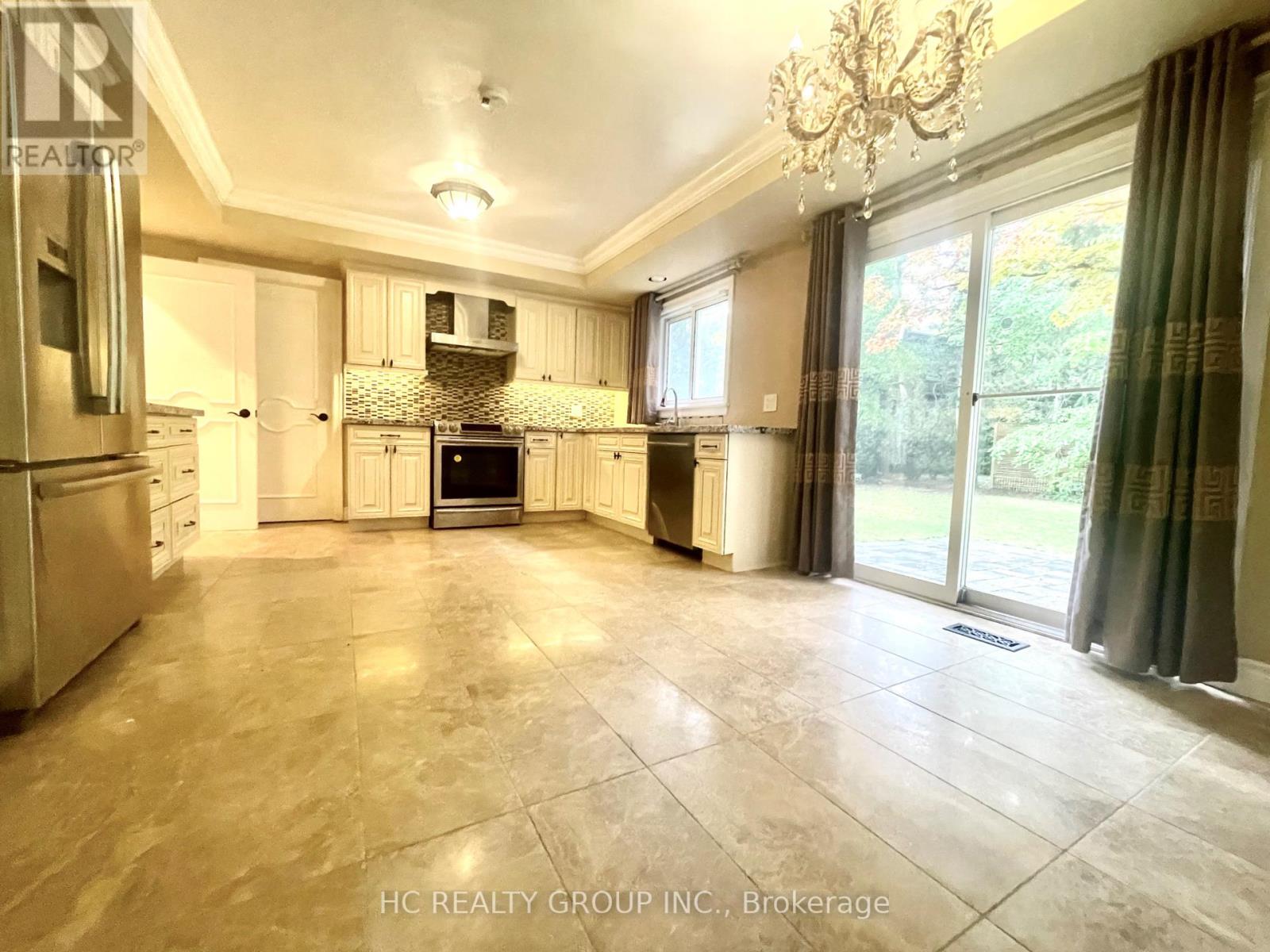 376 Banbury Road, Toronto, Ontario  M2L 2B9 - Photo 9 - C12453275
