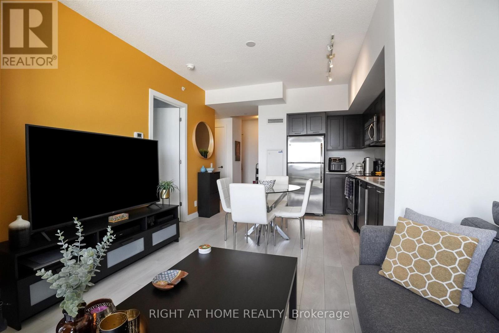 3106 - 2220 Lakeshore Boulevard W, Toronto, Ontario  M8V 0C1 - Photo 13 - W12453276