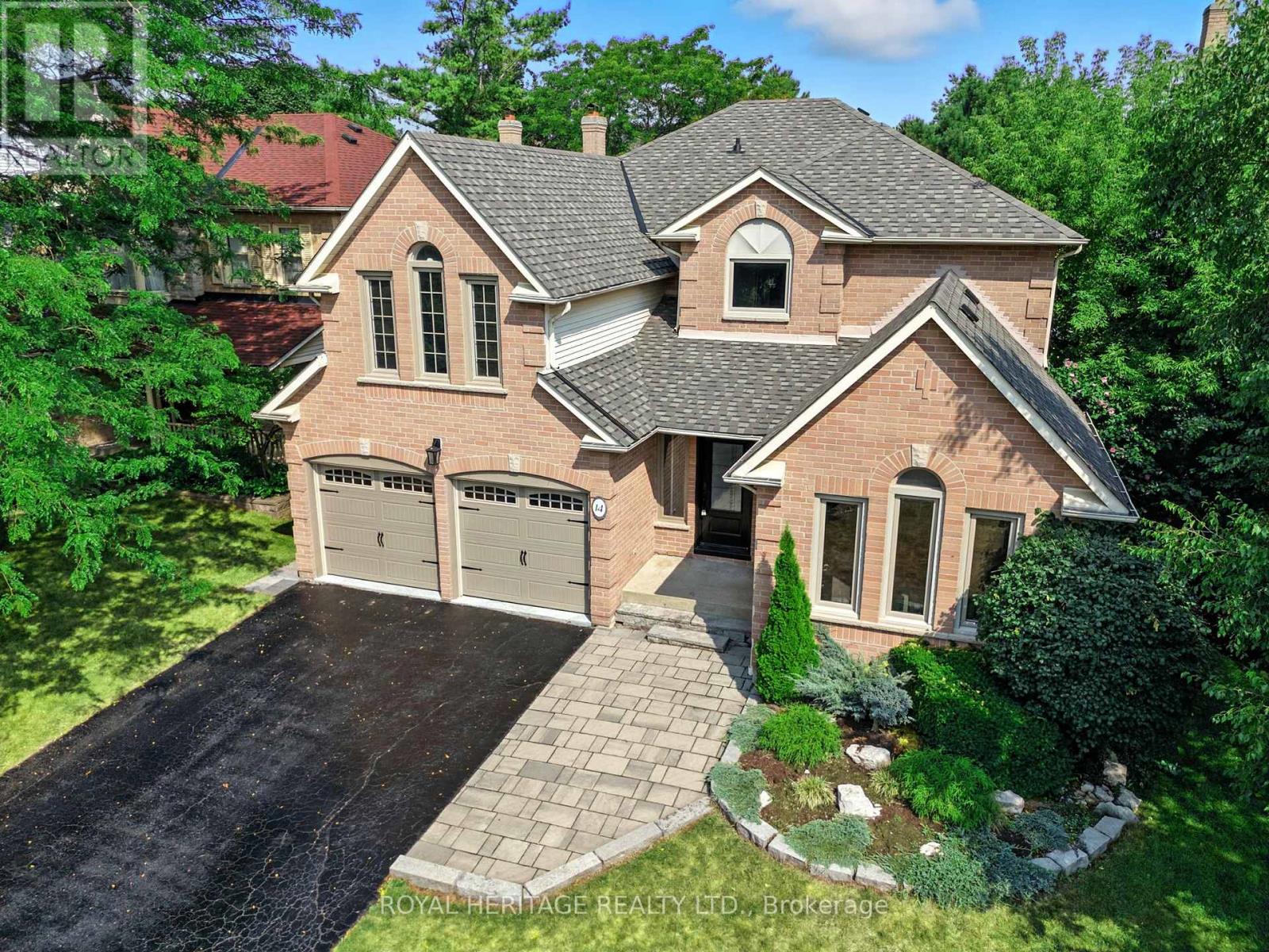 14 Balsdon Crescent, Whitby, Ontario  L1P 1L5 - Photo 4 - E12453296