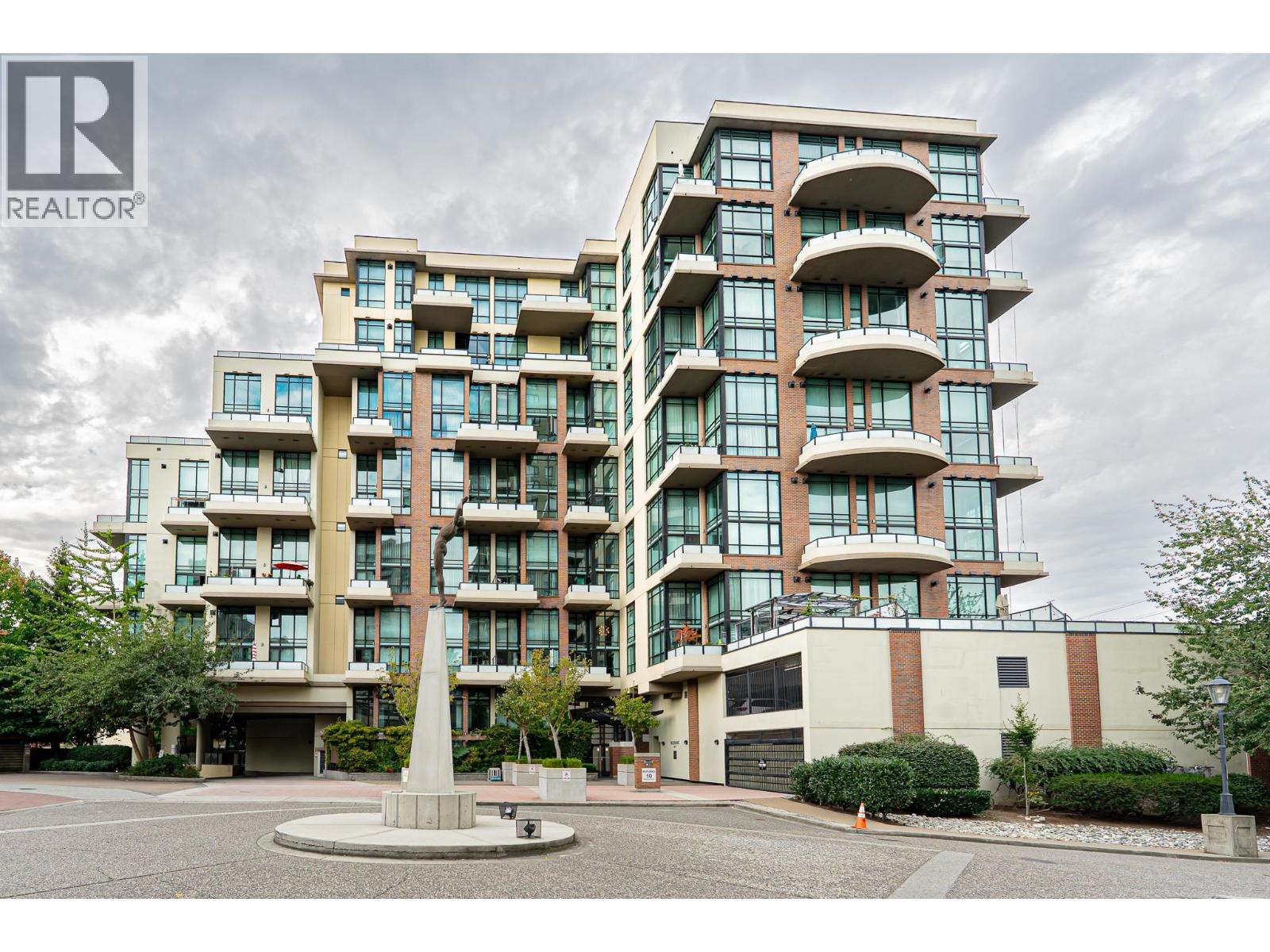 412 10 RENAISSANCE SQUARE, New Westminster, British Columbia