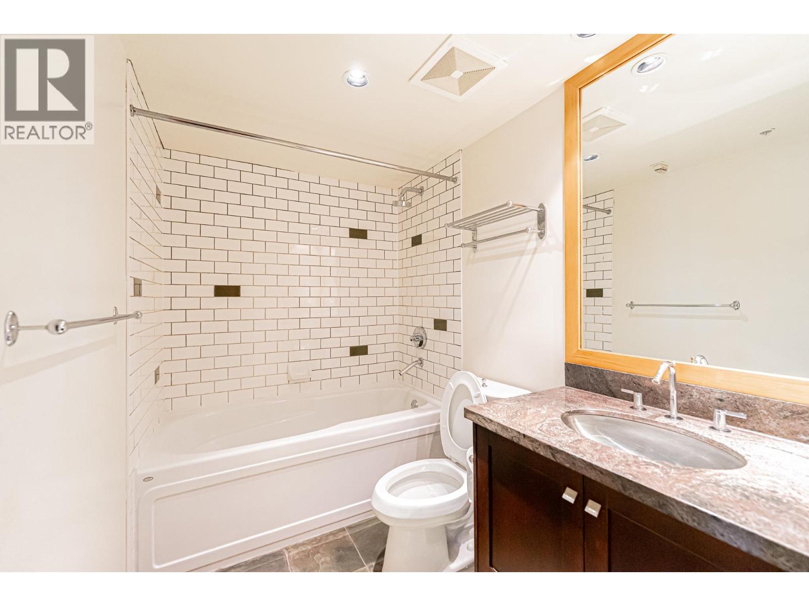 412 10 Renaissance Square, New Westminster, British Columbia  V3M 7B1 - Photo 26 - R3056171