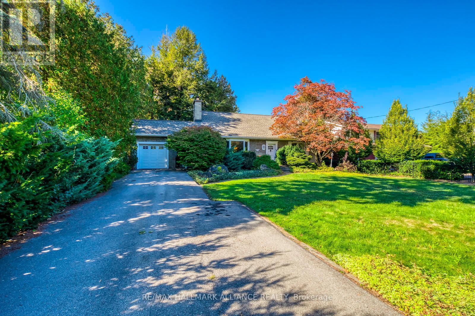 4447 Lakeshore Road, Burlington, Ontario  L7L 1B3 - Photo 4 - W12449262