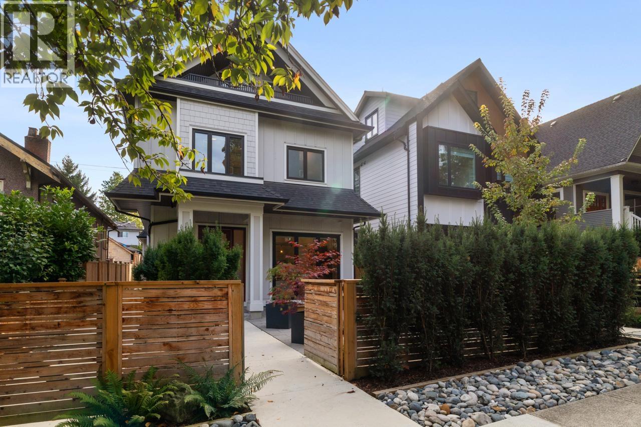 1 938 E 10TH AVENUE, Vancouver, British Columbia