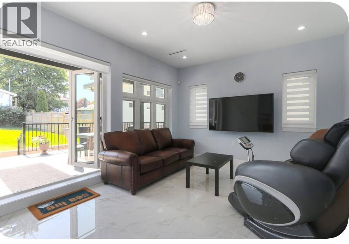 4666 Earles Street, Vancouver, British Columbia  V5R 3R2 - Photo 3 - R3056462