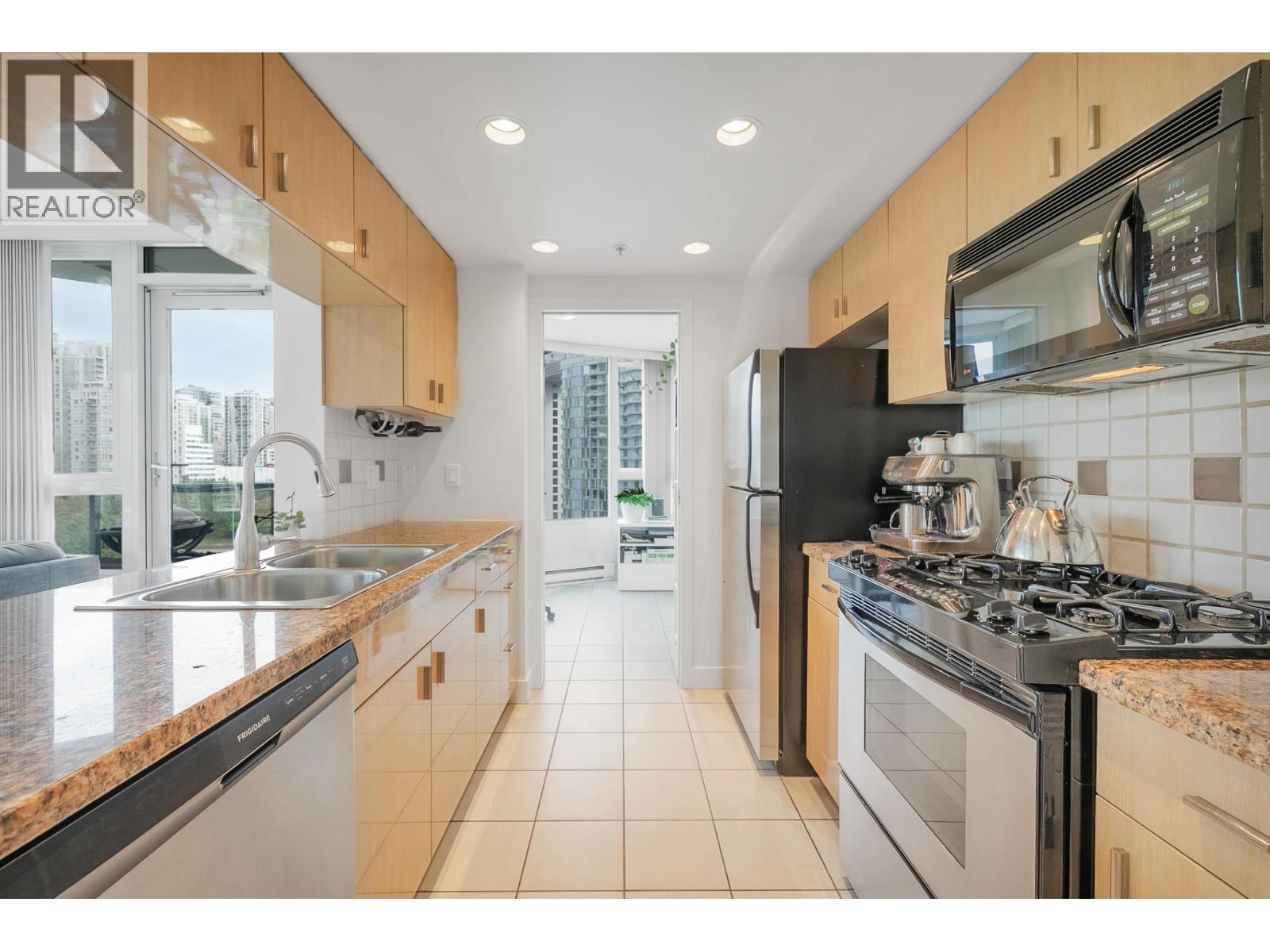 1101 1033 MARINASIDE CRESCENT, Vancouver, British Columbia