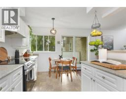 301 1366 Hillside Ave Oaklands