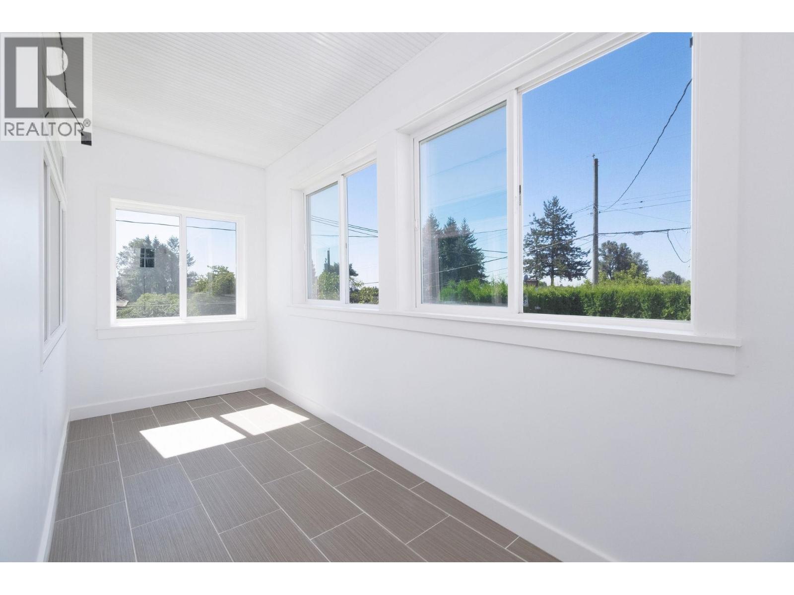7696 Davies Street, Burnaby, British Columbia  V3N 3H4 - Photo 2 - R3057002