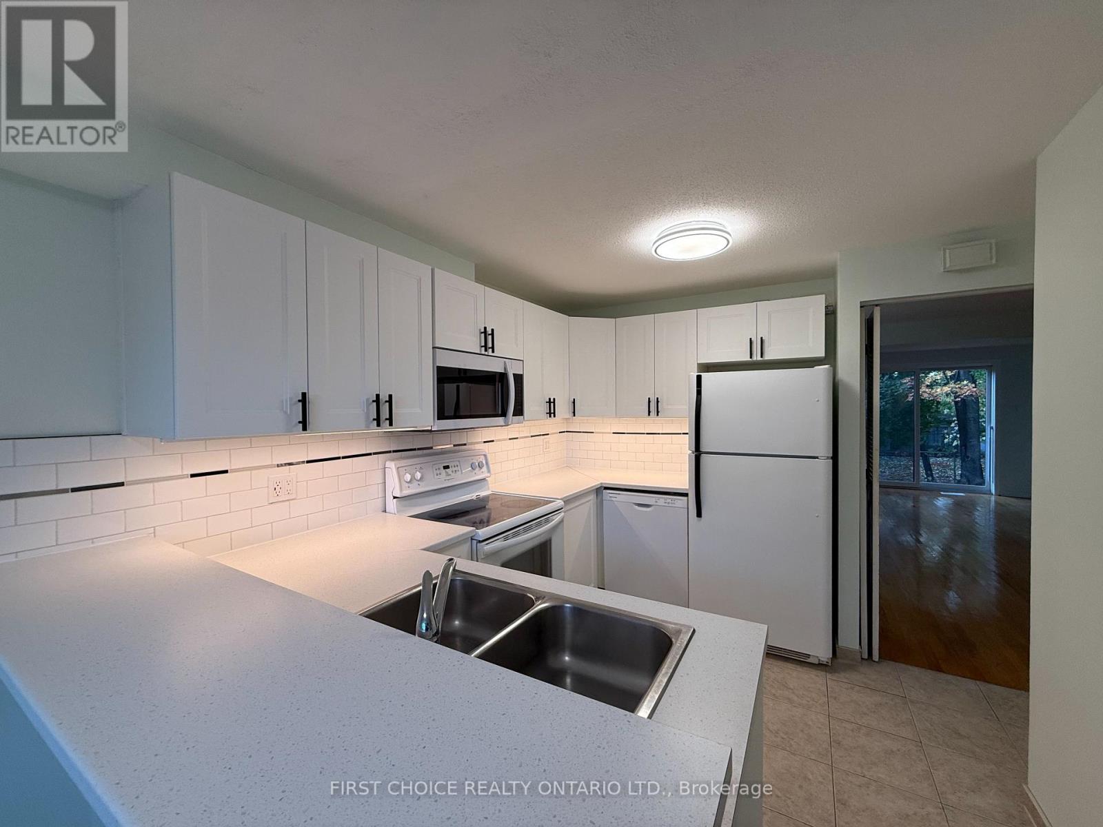 7913 Jeanne D'arc Boulevard, Ottawa, Ontario  K1C 2C7 - Photo 3 - X12453304