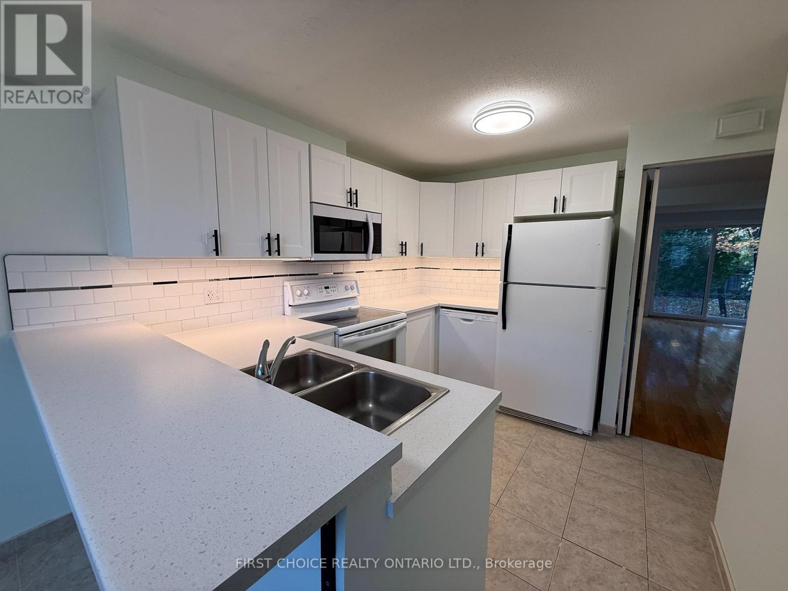 7913 Jeanne D'arc Boulevard, Ottawa, Ontario  K1C 2C7 - Photo 4 - X12453304