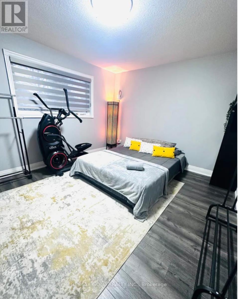 3 Panorama Crescent N, Brampton, Ontario  L6S 3T7 - Photo 12 - W12453117