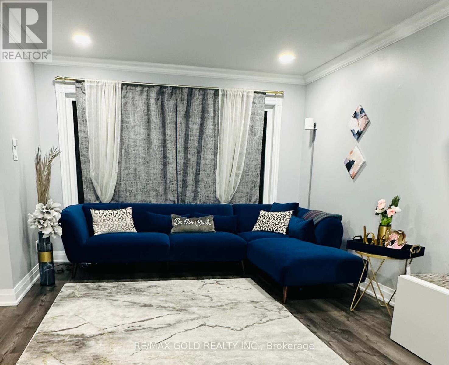 3 Panorama Crescent N, Brampton, Ontario  L6S 3T7 - Photo 3 - W12453117