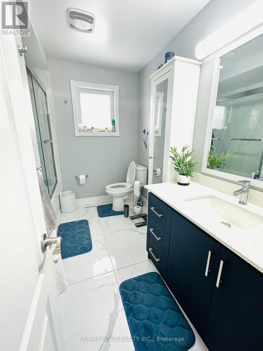 3 Panorama Crescent N, Brampton, Ontario  L6S 3T7 - Photo 8 - W12453117