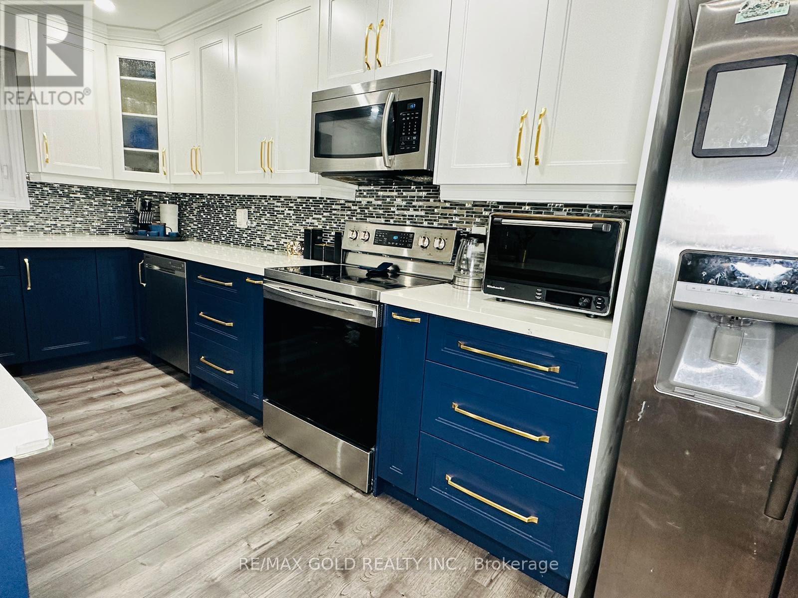 3 Panorama Crescent N, Brampton, Ontario  L6S 3T7 - Photo 7 - W12453117