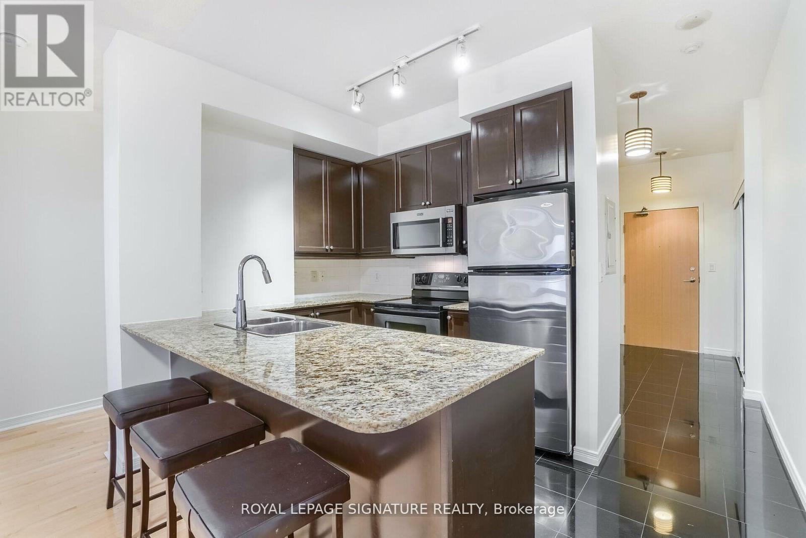 403 - 736 Spadina Avenue, Toronto, Ontario  M5S 2J6 - Photo 3 - C12453308