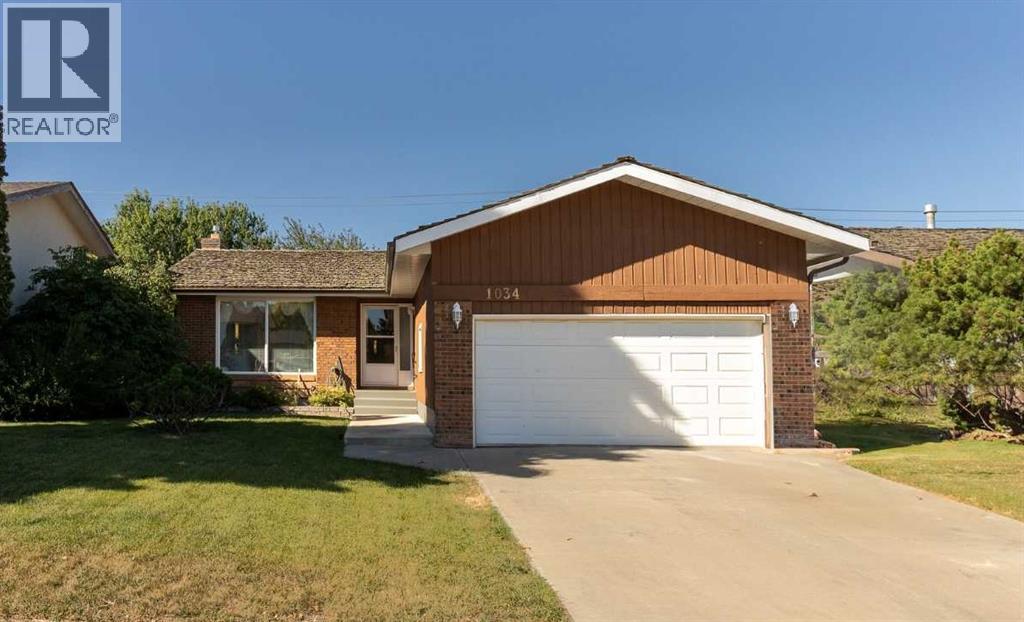 1034 Cameron Road S, Lethbridge, Alberta  T1K 4B3 - Photo 1 - A2259711