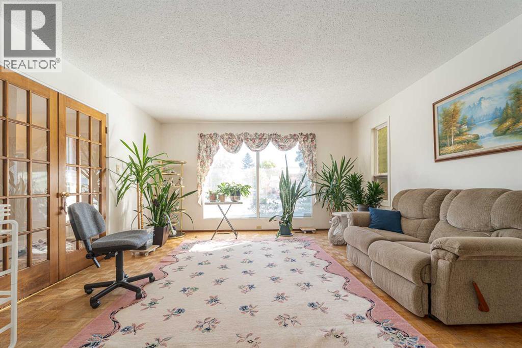 1034 Cameron Road S, Lethbridge, Alberta  T1K 4B3 - Photo 5 - A2259711