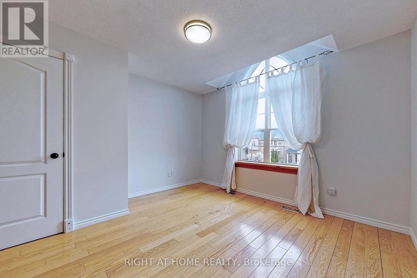 24 Antique Drive, Richmond Hill, Ontario  L4E 3X5 - Photo 21 - N12453302