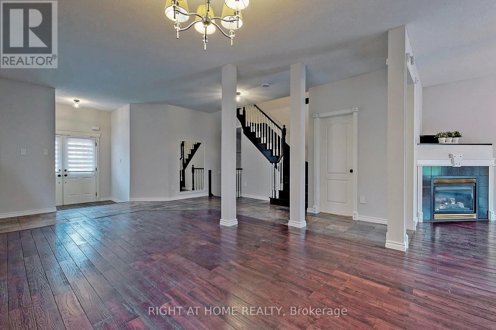 24 Antique Drive, Richmond Hill, Ontario  L4E 3X5 - Photo 4 - N12453302