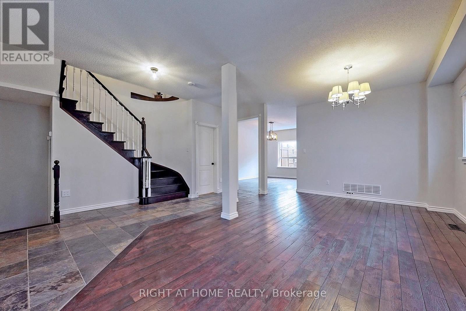 24 Antique Drive, Richmond Hill, Ontario  L4E 3X5 - Photo 5 - N12453302