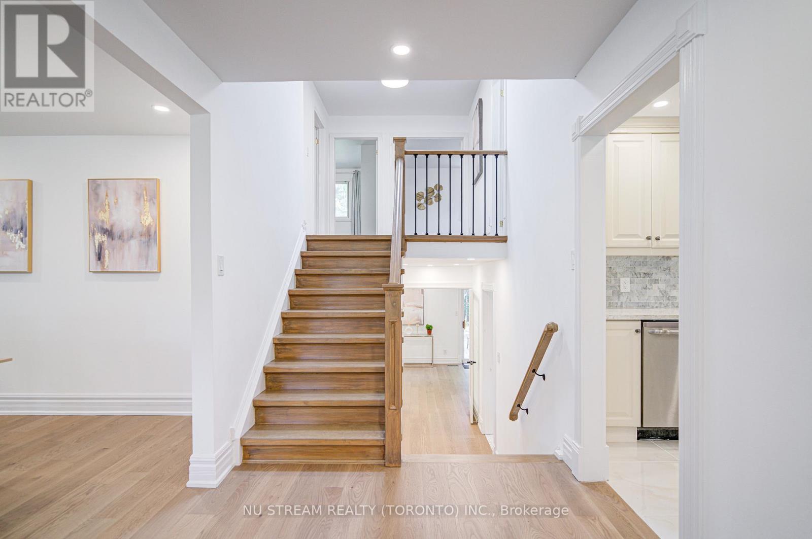 8 Hemingway Crescent, Markham, Ontario  L3R 2A4 - Photo 10 - N12453307