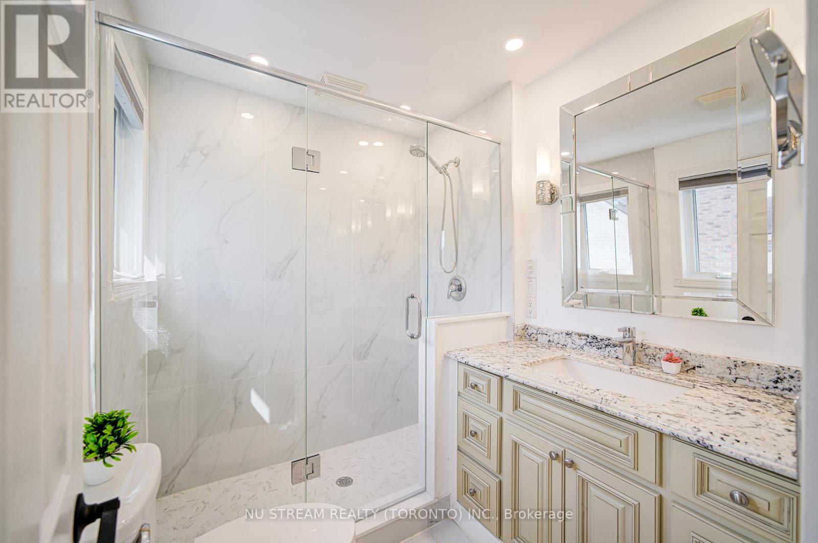 8 Hemingway Crescent, Markham, Ontario  L3R 2A4 - Photo 14 - N12453307