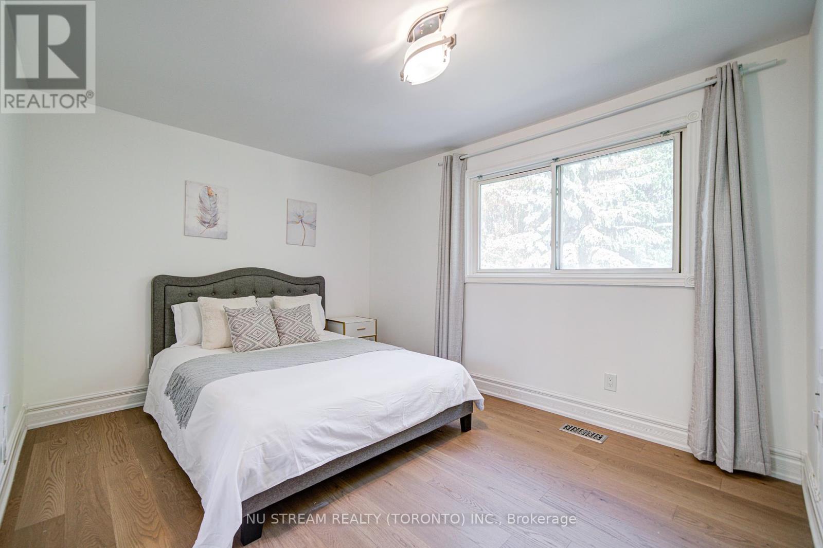 8 Hemingway Crescent, Markham, Ontario  L3R 2A4 - Photo 16 - N12453307