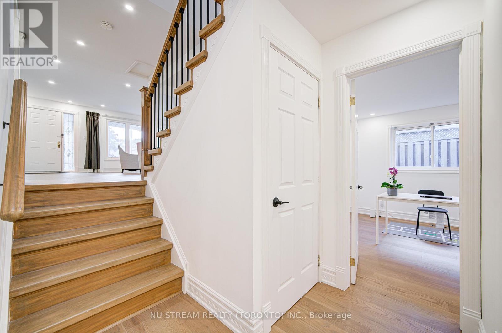 8 Hemingway Crescent, Markham, Ontario  L3R 2A4 - Photo 19 - N12453307